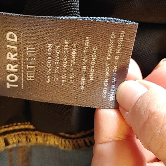 NWT TORRID CROP LEAN JEAN - Picture 7 of 9